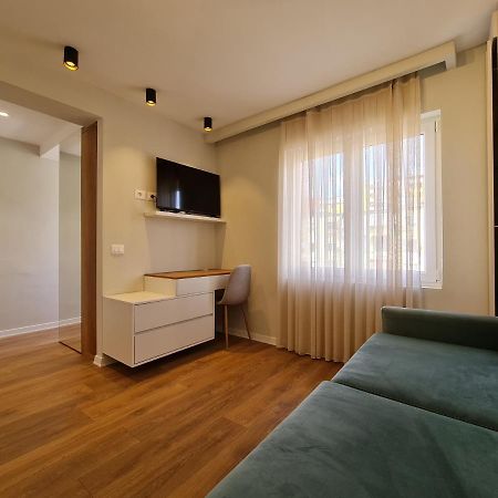 Adore - Modern Studio تيرانا المظهر الخارجي الصورة